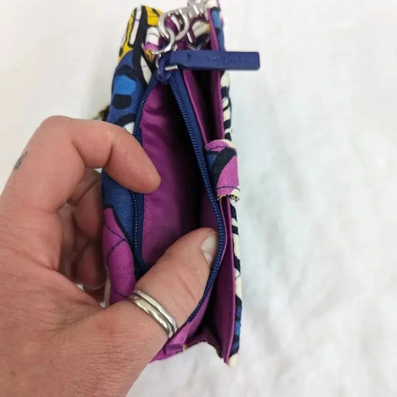 Vera Bradley Blue floral quilted wristlet one size many pockets O7 - Picture 5 of 7
